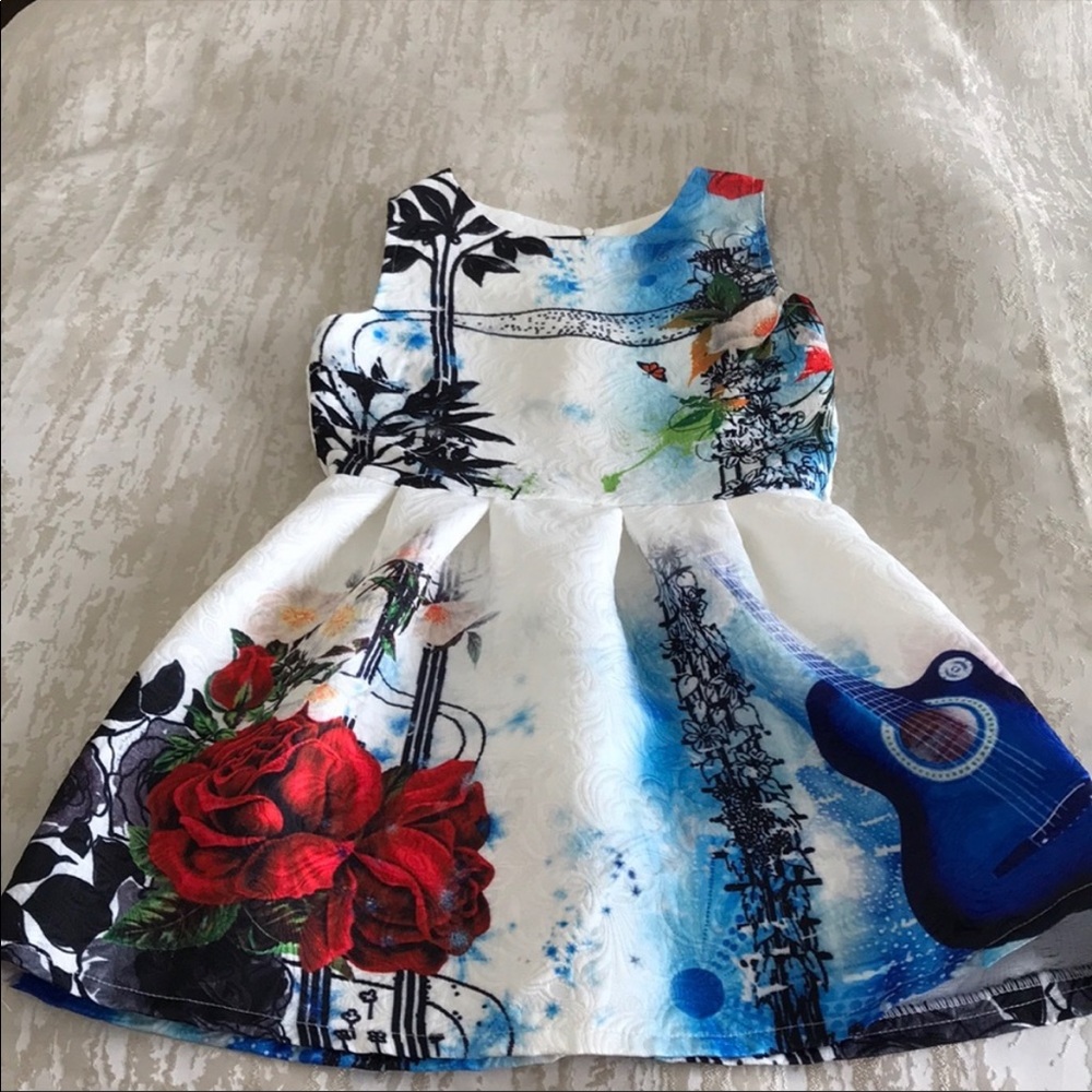 Beautiful Top no tags no size. Stunning patterns with rich Colors. Please refer